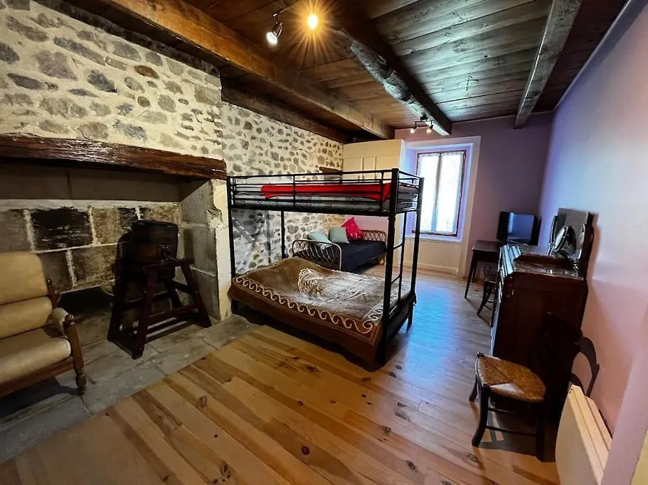 Gite A La Ferme Au Coeur De L'Auvergne Saint-Hippolyte