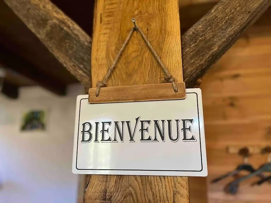 Gite A La Ferme Au Coeur De L'Auvergne Saint-Hippolyte  Hébergement de vacances Saint-Hippolyte (Cantal)