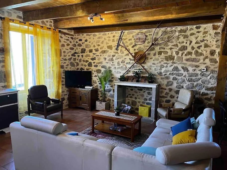 Gite A La Ferme Au Coeur De L'Auvergne Saint-Hippolyte  Hébergement de vacances