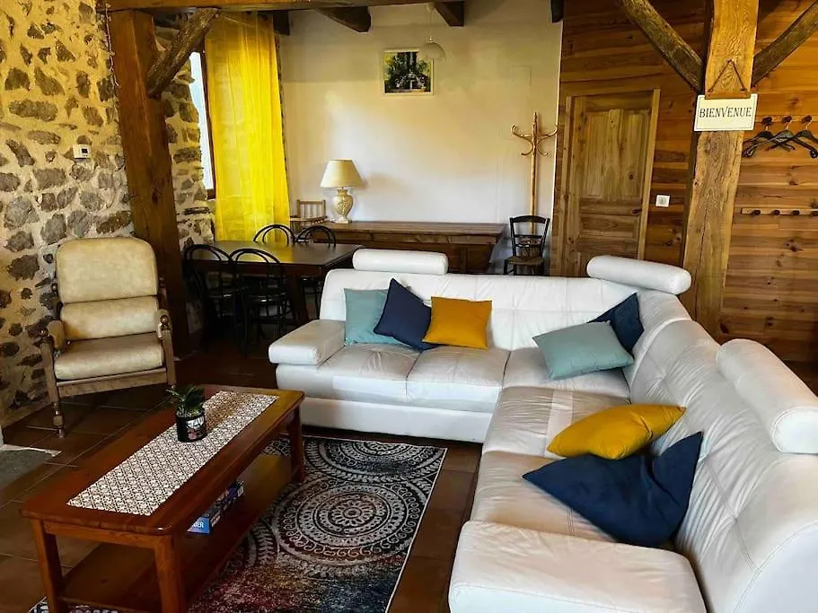 Gite A La Ferme Au Coeur De L'Auvergne Saint-Hippolyte  0*, Saint-Hippolyte (Cantal)